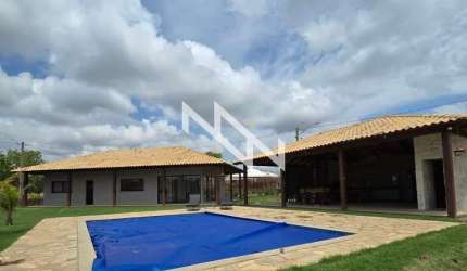 Casa de 3 Suítes em Hidrolândia-GO com Área Gourmet e Piscina!