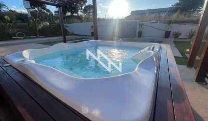 Sobrado de Alto Padrão em Hidrolândia com 5 Suítes e Piscina Moderna