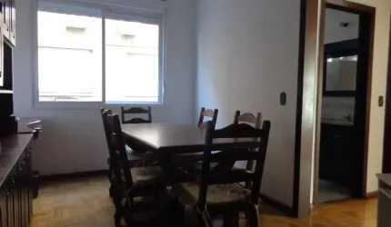 Excelente apartamento de 2 dormitórios, com 63m2prvs., por R$ 205.000,00, na Azenha, em Porto Alegre/RS