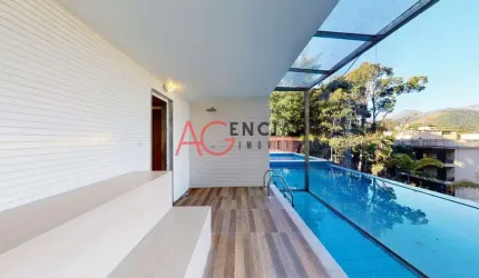 Casa à venda no bairro Valparaíso - Petrópolis/RJ