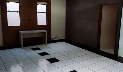 Casa à Venda em Mogi Guaçu: 3 Dormitórios, 332m² por R$800k