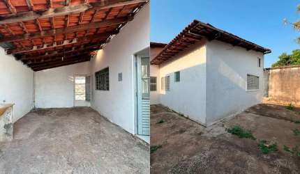 Casa à Venda em Jardim Santa Cruz - 2 Dormitórios, R$265 mil