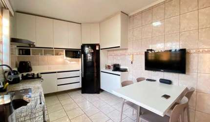 Casa à Venda em Mogi Mirim: 2 Dorms, 106m² por R$360 mil