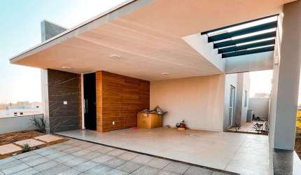 Casa em Mogi Mirim: 3 Dormitórios, 1 Suíte por R$850 mil