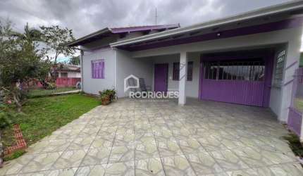 Casa com 3 quartos para alugar na Castro Alves, 45, Vila Rica, Portão por R$ 2.780