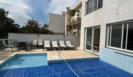 Excelente Casa no Condomínio New Ville - Santana de Parnaíba-SP.