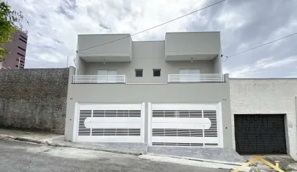 Sobrado à Venda no Bela Vista sendo 3 Dormitórios, 2 Vagas.