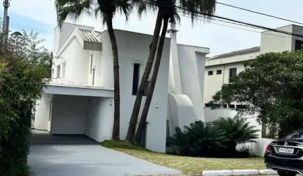 Belíssima casa em Alphaville com 4 dormitórios - Resid. Alphaville 2