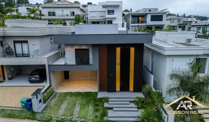 Sobrado de alto padrão localizado no Residencial ITAHYE, 5 Suítes.