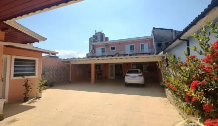Lindo Sobrado de 200m² com 3 Quartos - 5 Vagas no Jaguaribe em Osasco.