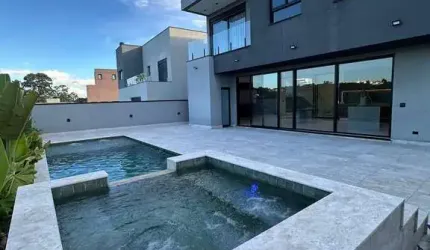 Belíssima casa na Granja, 423m², com 4 Suítes e moveis planejados.