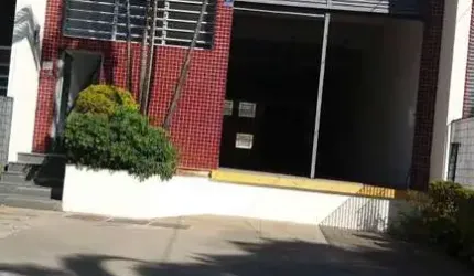 Armazém comercial / industrial em ótimo estado / excelente localização.