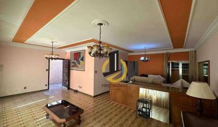 Casa à venda - 270m² - 3 dormitórios (1 suíte) - churrasqueira - edícula - 7 vagas - no Sacomã