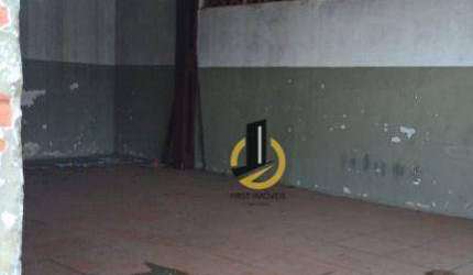 Casa à venda - 250m² - 2 dormitórios - 1 banheiro - quintal - edícula - 2 vagas - no Parque Bristol