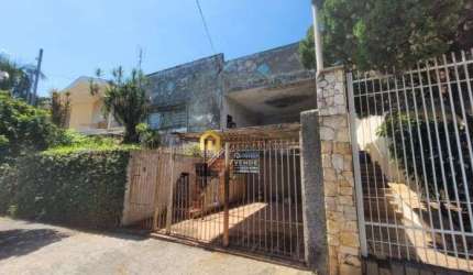 Casa assobradada ambientes amplos em excelente localização!