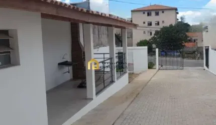 Casa geminada localizada no bairro Jardim Maria Lucia-Votorantim/SP