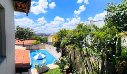 Casa com Piscina dentro da cidade de Sorocaba - Jardim Brasilandia