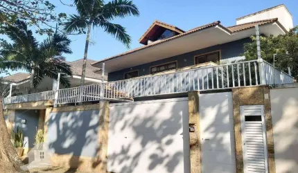 Casa triplex à venda com 5 quartos, 1.400 m² por R$7.900.000 na Barra da Tijuca - Rio de Janeiro / RJ.
