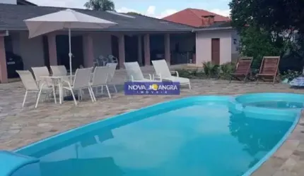 Residencia com piscina