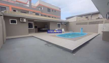Residencia com piscina - acomodação 20 pessoas - proximado mar