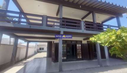 Sobrado para 20 pessoas á uma quadra do mar