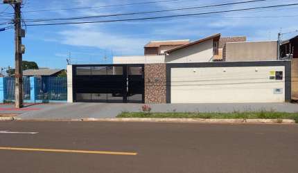 Casa para Venda em Campo Grande, Panorama, 4 dormitórios, 2 suítes, 3 banheiros, 5 vagas
