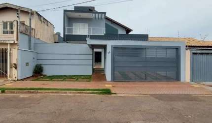 Casa para Venda em Campo Grande, São Francisco, 4 dormitórios, 2 suítes, 5 banheiros, 4 vagas