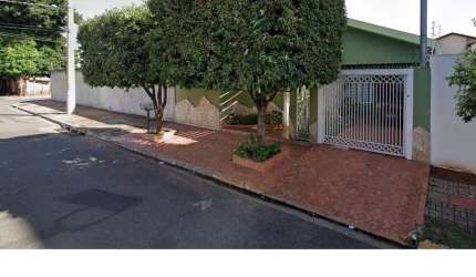 Casa para Venda em Campo Grande, Tiradentes, 4 dormitórios, 1 suíte, 5 banheiros, 4 vagas