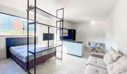 Flat semi mobiliado e equipado no bairro São Pedro!