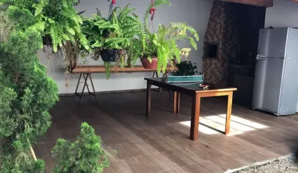 Casa com 3 quartos 2 vagas área de festa com churrasqueira com fogão a lenha
