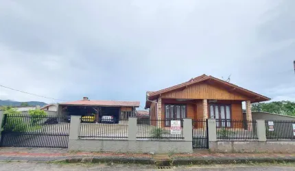Casa mista no bairro São Pedro em Guabiruba próximo do centro de Brusque