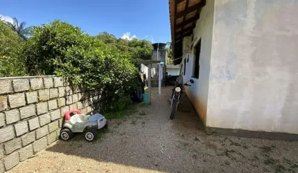 Casa com 3 quartos e amplo terreno no bairro Cedro Alto