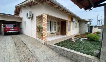Casa com 3 quartos sendo 1 suite para venda no centro de Brusque