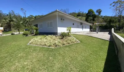 Terreno no Centro de Guabiruba com 1.292 m² todo plano a 10 minutos de Brusque (podendo ser financiada)