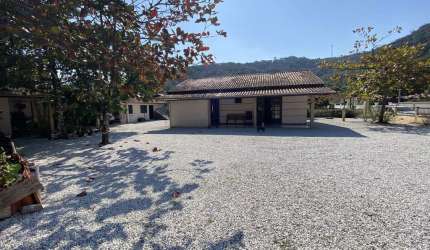 Casa com 3 quartos 135 m² Travessa Lagoa Dourada terreno grande com 804 m² a 10 minutos centro de Brusque