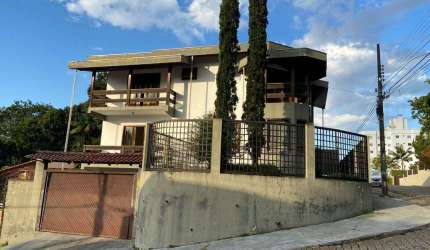 Casa à venda, 8 quartos, 4 suítes, 4 vagas, São Luiz - Brusque/SC