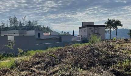 Terreno com escritura no bairro Primeiro de Maio