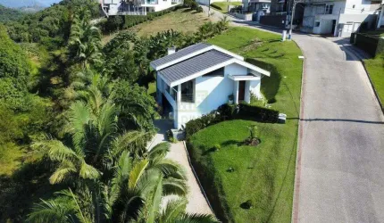 Casa Semi Mobiliada a Venda com 4 quartos, sendo 2 suítes com closet no Centro de Guabiruba