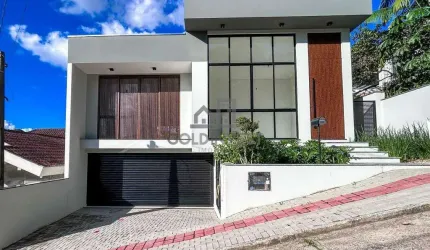 Casa com alto padrão de acabamento com 3 quartos no bairro São Pedro próximo a Prefeitura