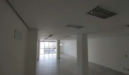 Sala comercial de 90m² com excelente localização no centro de Brusque !!