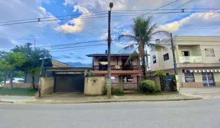Casa com 4 quartos no bairro Rio Branco!!!