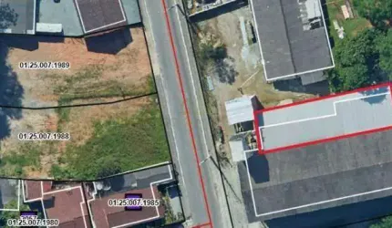 Galpão com 350m² bem localizado no bairro São Pedro-Brusque!!