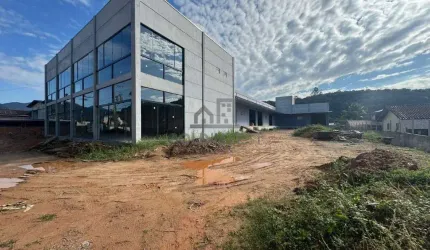 Galpão com 1.950m² no bairro Guabiruba Sul!!!