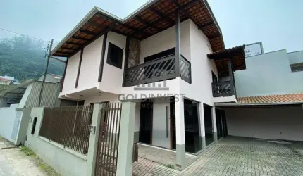 Casa com 4 dormitórios no bairro São Pedro-Brusque!!