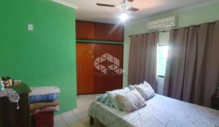 Casa á venda com 2 dormitórios, 1 suíte , 2 vagas