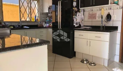 Sobrado à venda, Bairro Jardim California,4 quartos, 1 suíte, 4 vagas.
