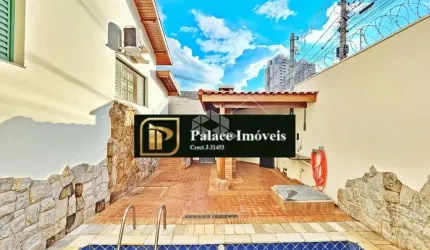 CASA Á VENDA NO BAIRRO BOA VISTA, 3 QUARTOS, SENDO 1 SUÍTE, 4 BANHEIROS, 3 VAGAS.