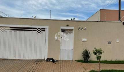 VENDE-SE CASA NO JARDIM OURO BRANCO COM 3 DORMITORIOS,1SUITE.