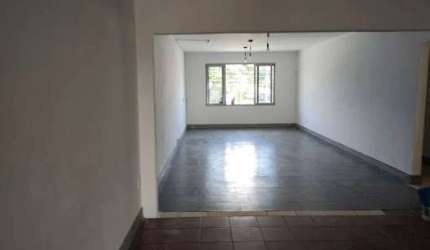 Casa com 3 dormitórios para alugar, 200 m² por R$ 2.150,00/ano - Centro - Taubaté/SP