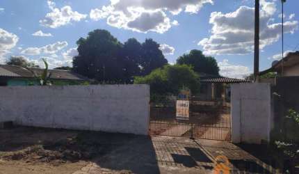 Casa para Venda em Campo Mourão, Jardim Pio XII, 3 dormitórios, 1 suíte, 1 banheiro, 2 vagas
